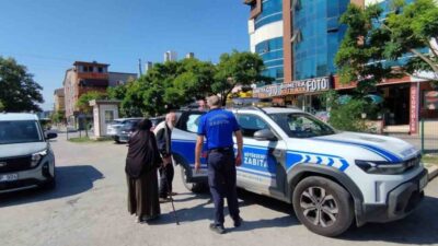 Kocaeli’de yolunu kaybeden Belçikalı yaşlı çiftin yardımına zabıta ekipleri yetişti.