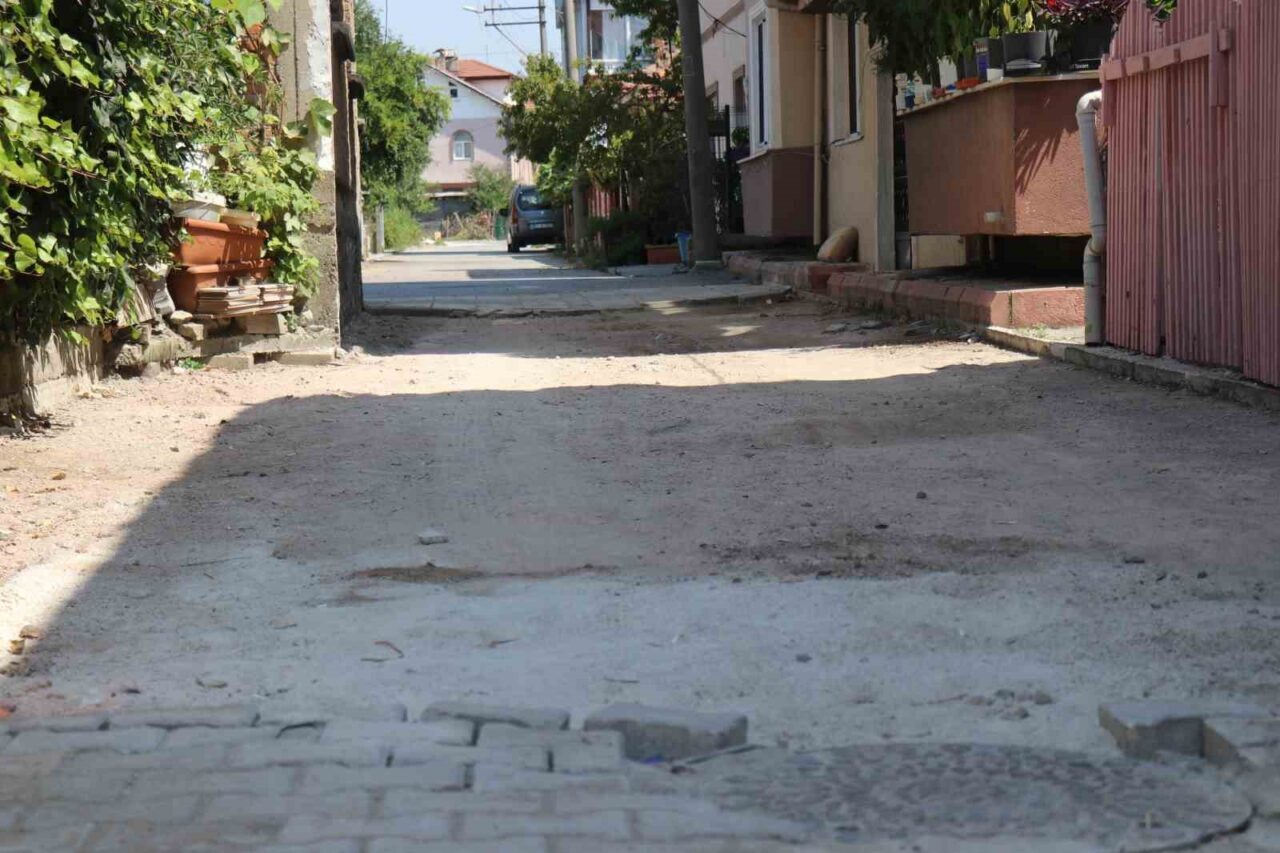 Belediye işi yarım bırakıp gitti, çilesi vatandaşa kaldı 22 Bülten Medya -