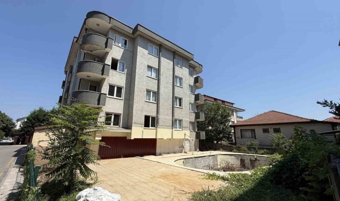 Belediye yıkmadı, fuhuş oteli oldu Sakarya’nın Adapazarı ilçesinde 17 Ağustos 1999 Marmara Depremi’nin ardından ağır