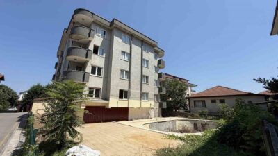 Sakarya’nın Adapazarı ilçesinde 17 Ağustos 1999 Marmara Depremi’nin ardından ağır