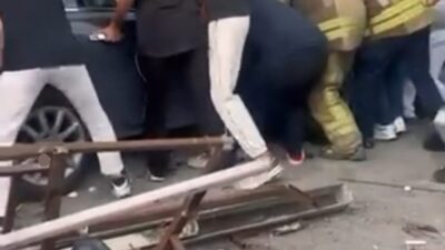 Beykoz’da kontrolünden çıkan otomobil, kaldırımdaki yayalara çarptıktan sonra bir dükkana