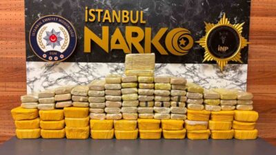 İstanbul’un Beylikdüzü ilçesinde iki ev ve bir araca polis ekiplerince