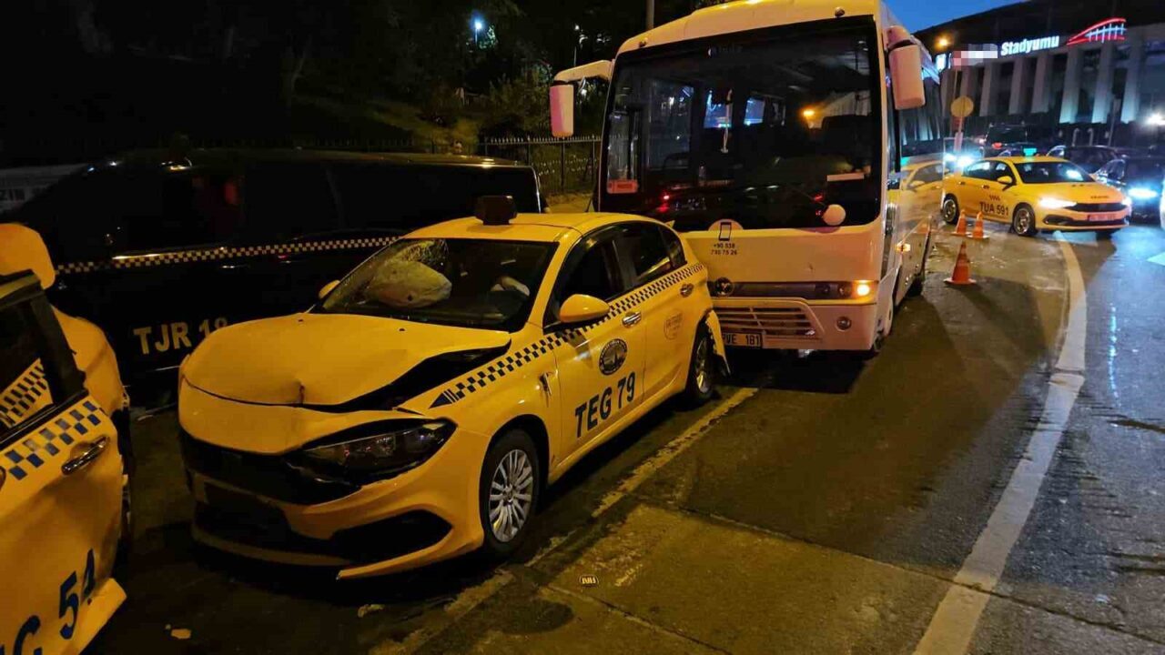 Beyoğlu’nda 8 araçlı zincirleme kaza: 5 kişi yaralandı 19 Bülten Medya -