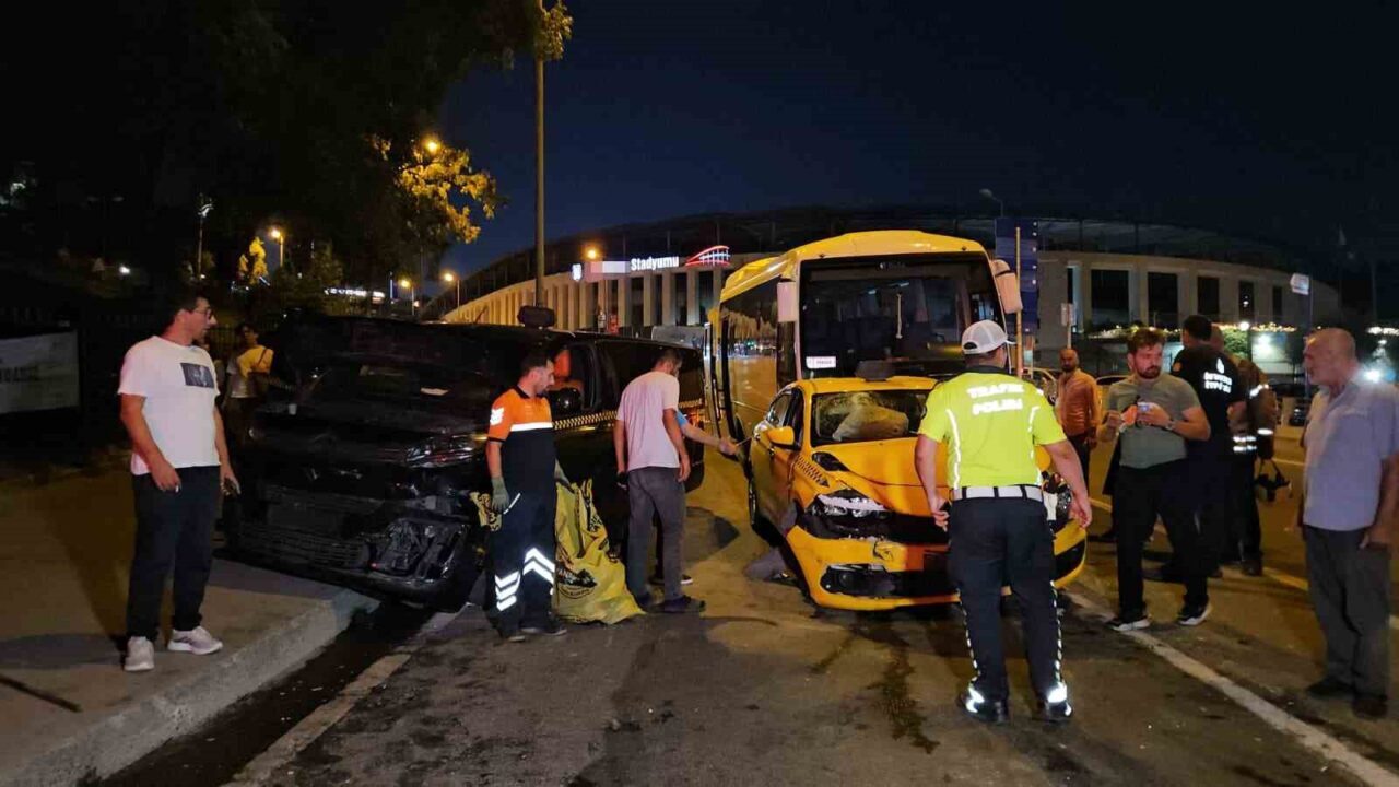 Beyoğlu’nda 8 araçlı zincirleme kaza: 5 kişi yaralandı 20 Bülten Medya -