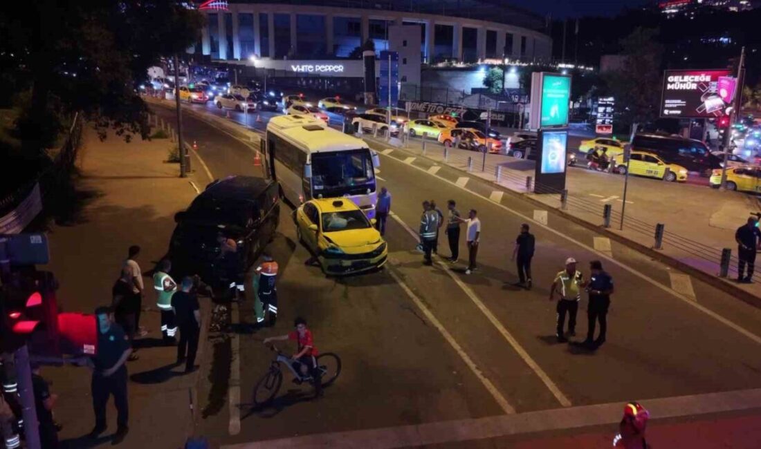 Beyoğlu’nda 8 araçlı zincirleme kaza: 5 kişi yaralandı Beyoğlu’nda 8 aracın karıştığı zincirleme trafik kazasında 5 kişi yaralandı.