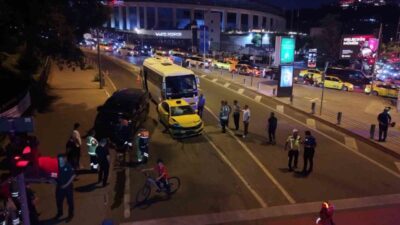 Beyoğlu’nda 8 aracın karıştığı zincirleme trafik kazasında 5 kişi yaralandı.