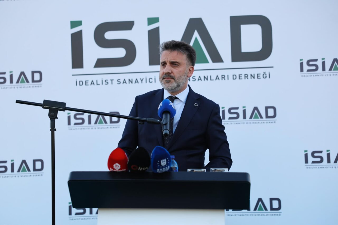 Bursa Büyükşehir Belediyesi Başkan Vekili Şahin Biba, İSİAD'ın düzenlediği programda