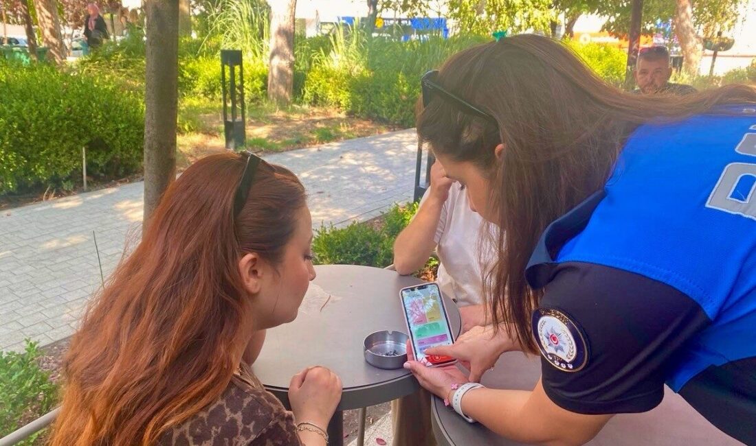Bilecik’te 22 vatandaşa dolandırıcılık uyarısı Bilecik’te 22 vatandaşa dolandırıcılık ve güvenlik bilgilendirmesi yapıldı. Bilecik İl