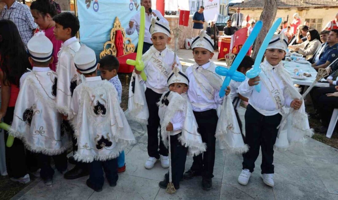 Bilecik’te 530 yıllık vakıf geleneği sünnet şöleniyle yaşatıldı Bilecik’in Söğüt ilçesinde 530 yıllık vakıf geleneği sünnet şöleniyle yaşatıldı.