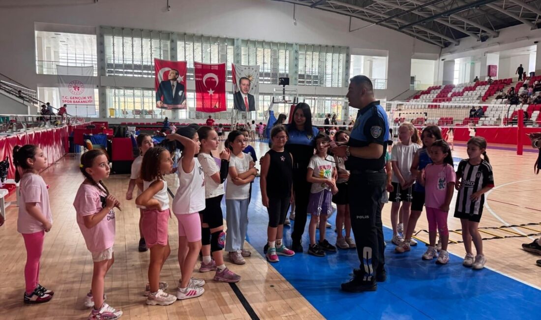 Bilecik’te çocuklar polislik mesleğini yakından tanıdı Bilecik’in Bozüyük ilçesinde çocuklar, polislik mesleğini yakından tanıdı. Bozüyük Toplum