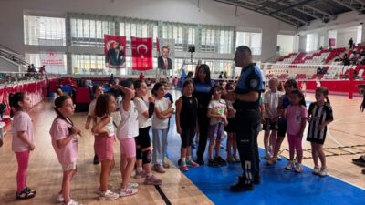 Bilecik’in Bozüyük ilçesinde çocuklar, polislik mesleğini yakından tanıdı. Bozüyük Toplum