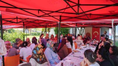 Bilecik Belediye Başkanı Melek Mızrak Subaşı, Osmangazi Mahallesi’ndeki Kadınlar Kahvesi’nde