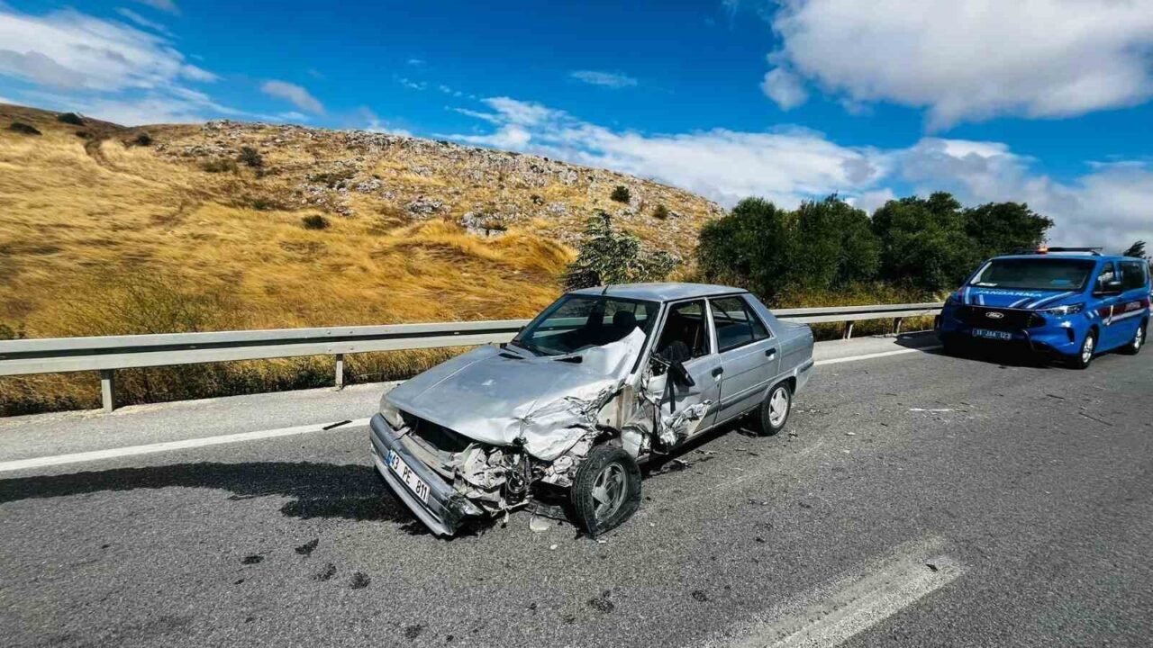 Bilecik’te kamyon ile otomobil çarpıştı, 1 yaralı 4 Bülten Medya -