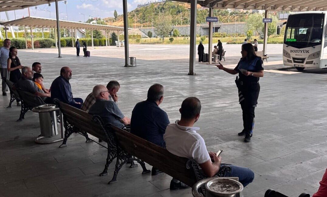 Bilecik’te sahte para uyarısı Bilecik’te vatandaşlara sahte para uyarısı yapıldı. Bozüyük Toplum Destekli Polislik