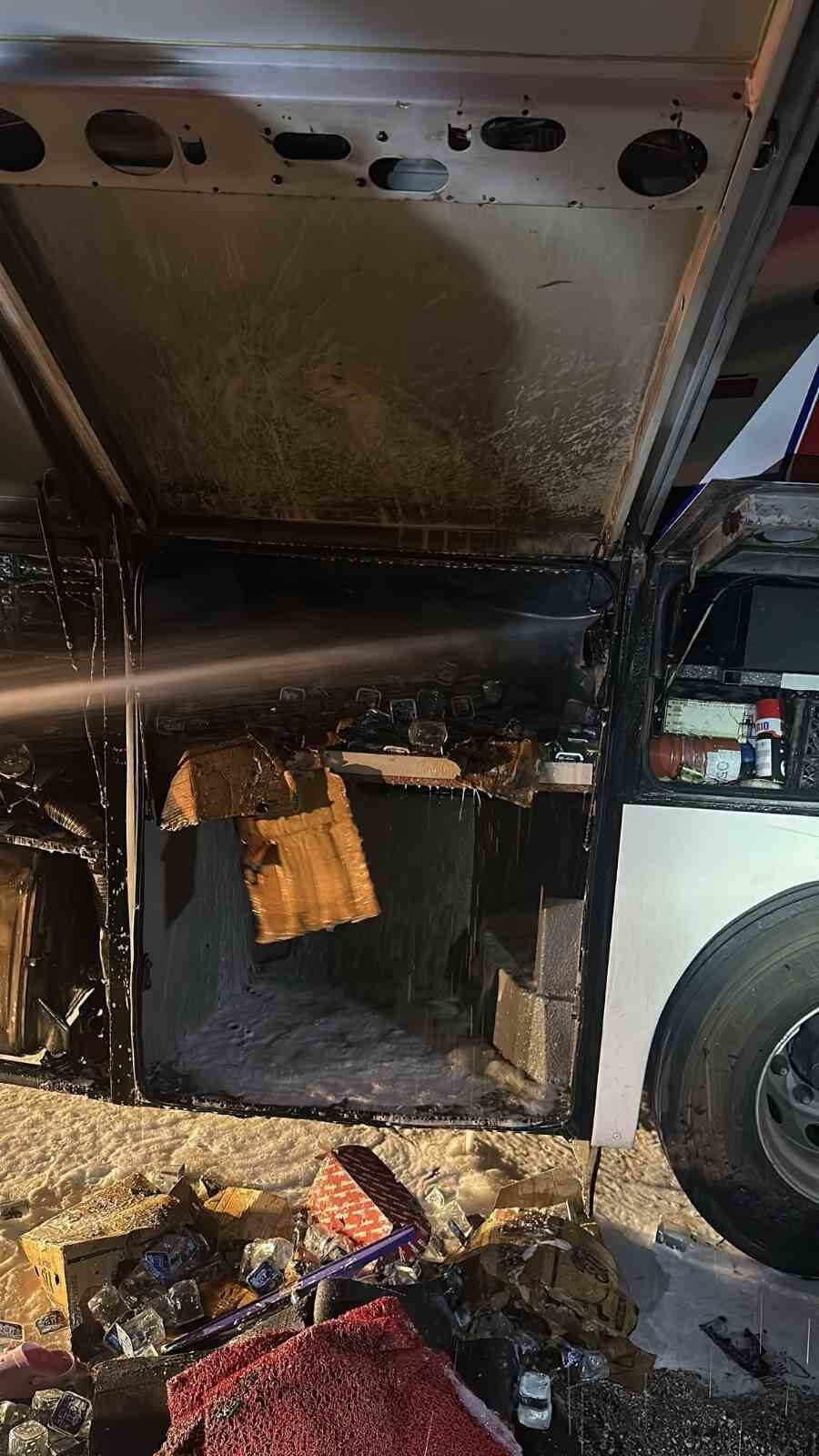 Bilecik’te seyir halindeki yolcu otobüsü alevlere teslim oldu: 1 yaralı 4 Bülten Medya -