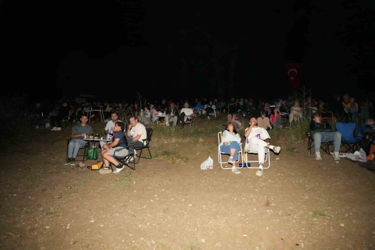 Binlerce kişi Perseid meteor yağmurunu izlemek için Yenişehir’e akın etti 11 Bülten Medya -