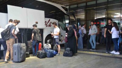Şehirlerarası otobüs yolculuklarının vazgeçilmezi ikramlar artık tarih oluyor. Bir zamanlar