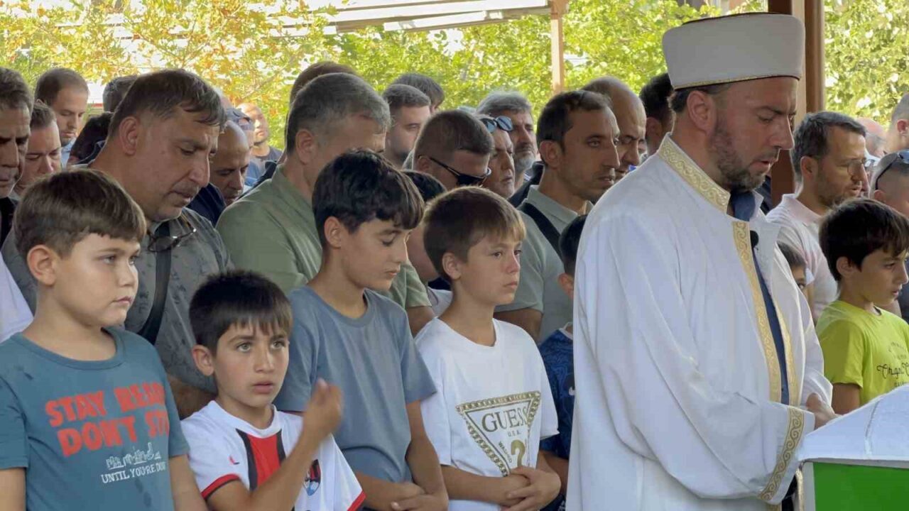 Böcek ilacından zehirlenerek öldüğü iddia edilen Yusuf Talha son yolculuğuna uğurlandı 39 Bülten Medya -