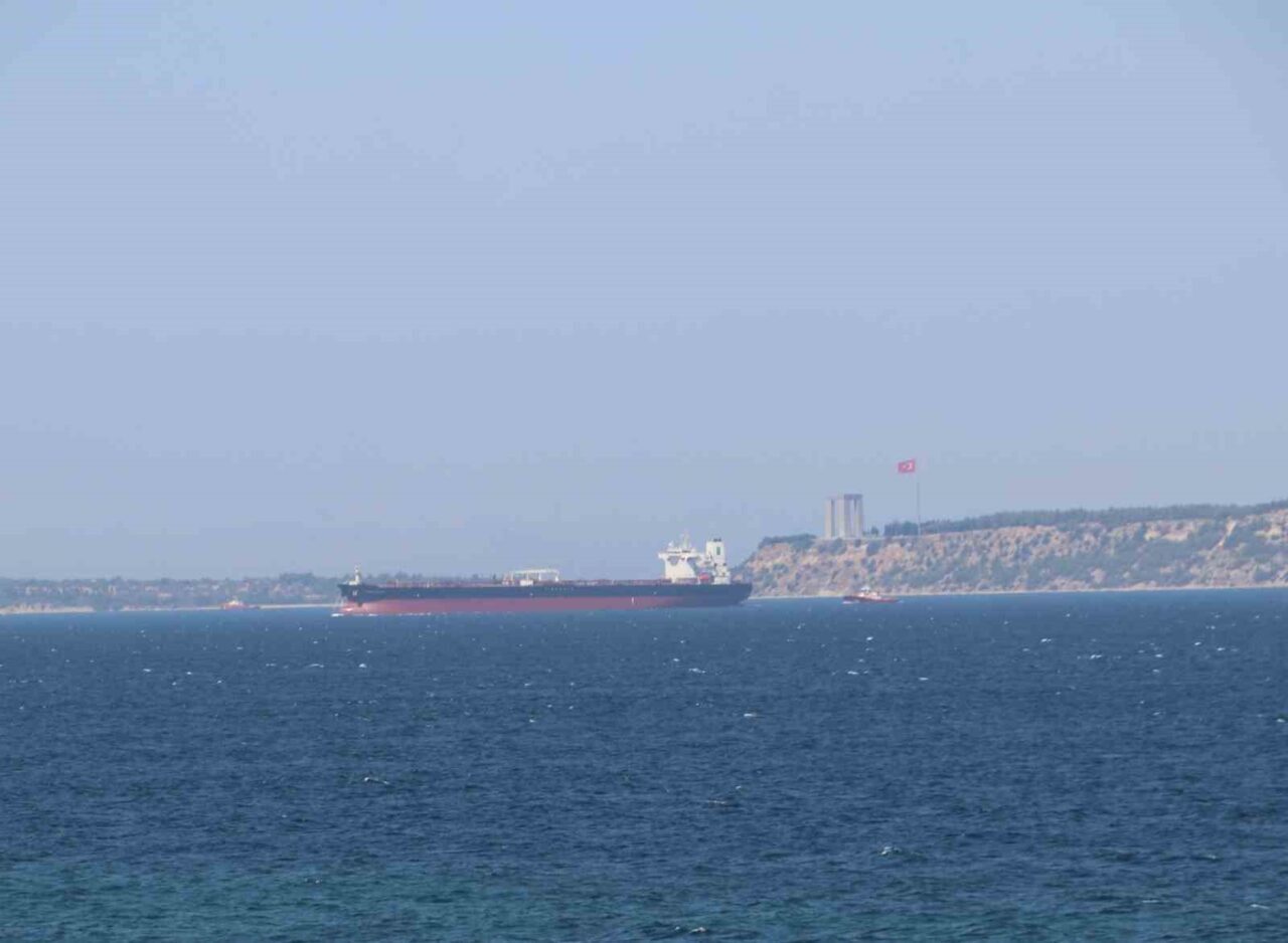 Boş ham petrol tankeri Çanakkale önlerinde dümen arızası yaptı 14 Bülten Medya -