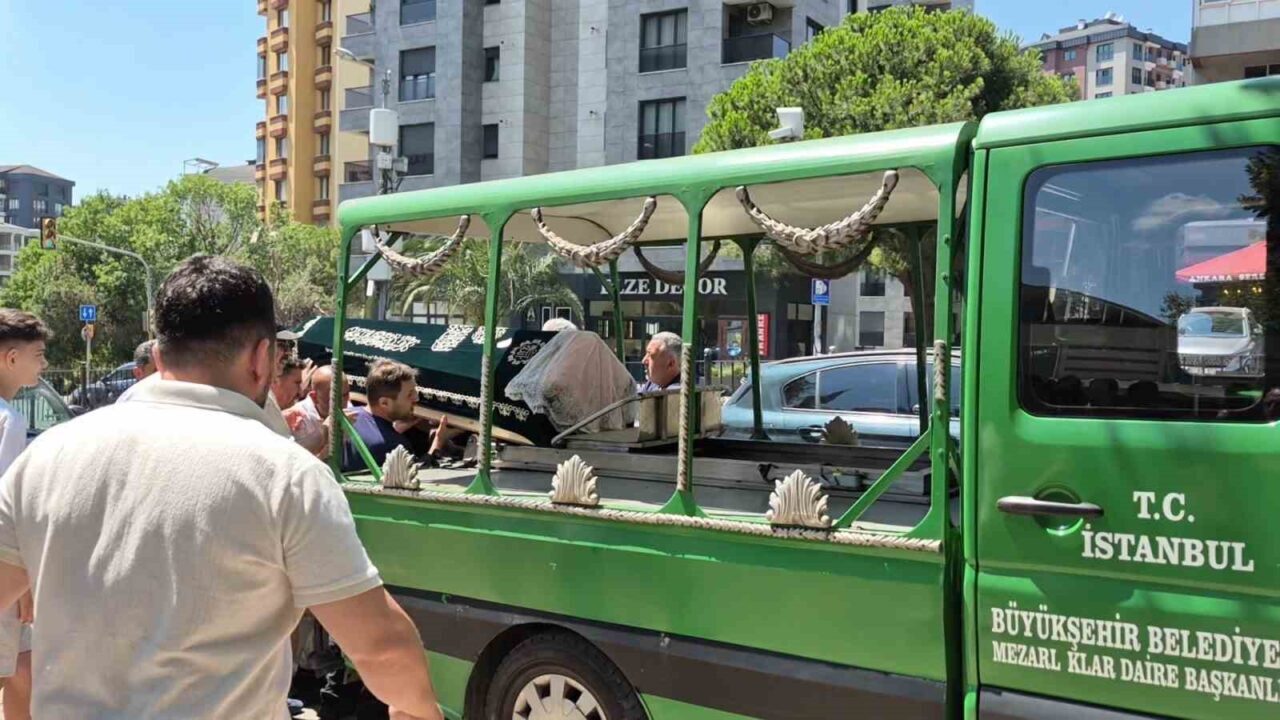Bostancı’da 5. kattan düşerek hayatını kaybeden genç kız son yolculuğuna uğurlandı 20 Bülten Medya -