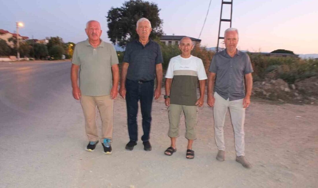 Balıkesir’in Burhaniye ilçesinde, Ören Mahallesindeki Altınyol Caddesinde kaldırım düzenlemesi yapılmaması