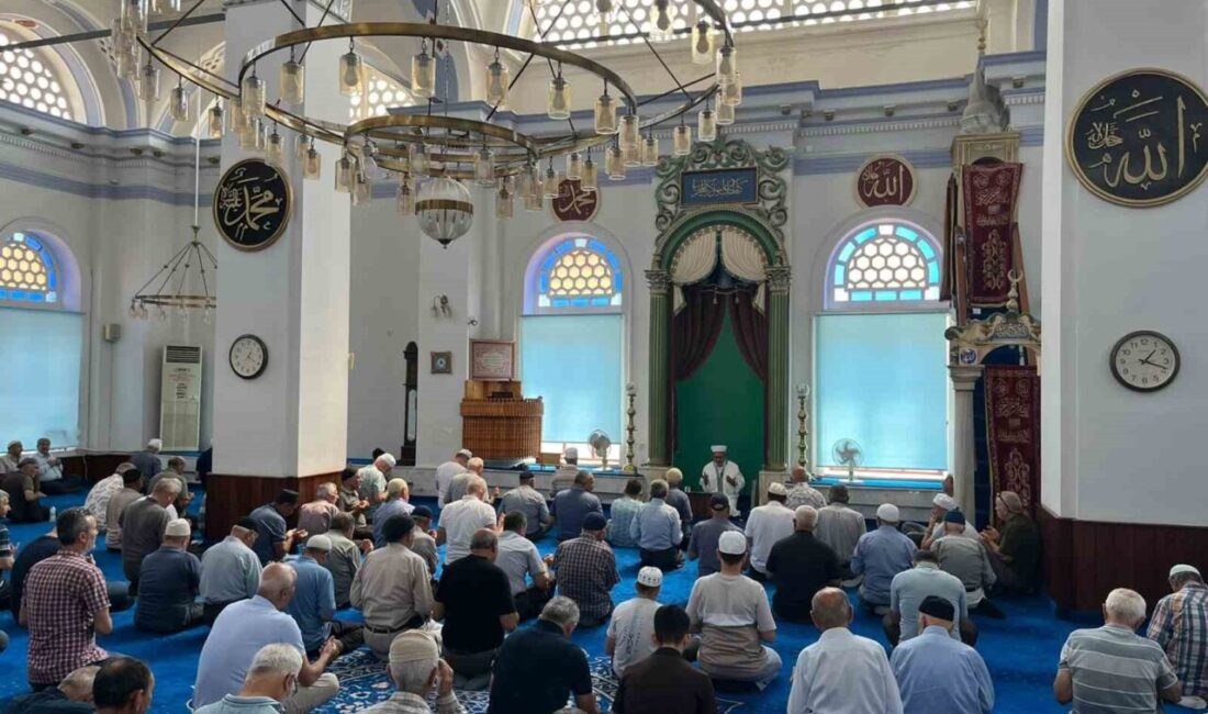 Burhaniye Kocacamide Mevlid Kandili programı düzenlendi Burhaniye ilçesinde, Koca Camii’nde Mevlidi Nebi Kandili programı düzenlendi. Kocacami