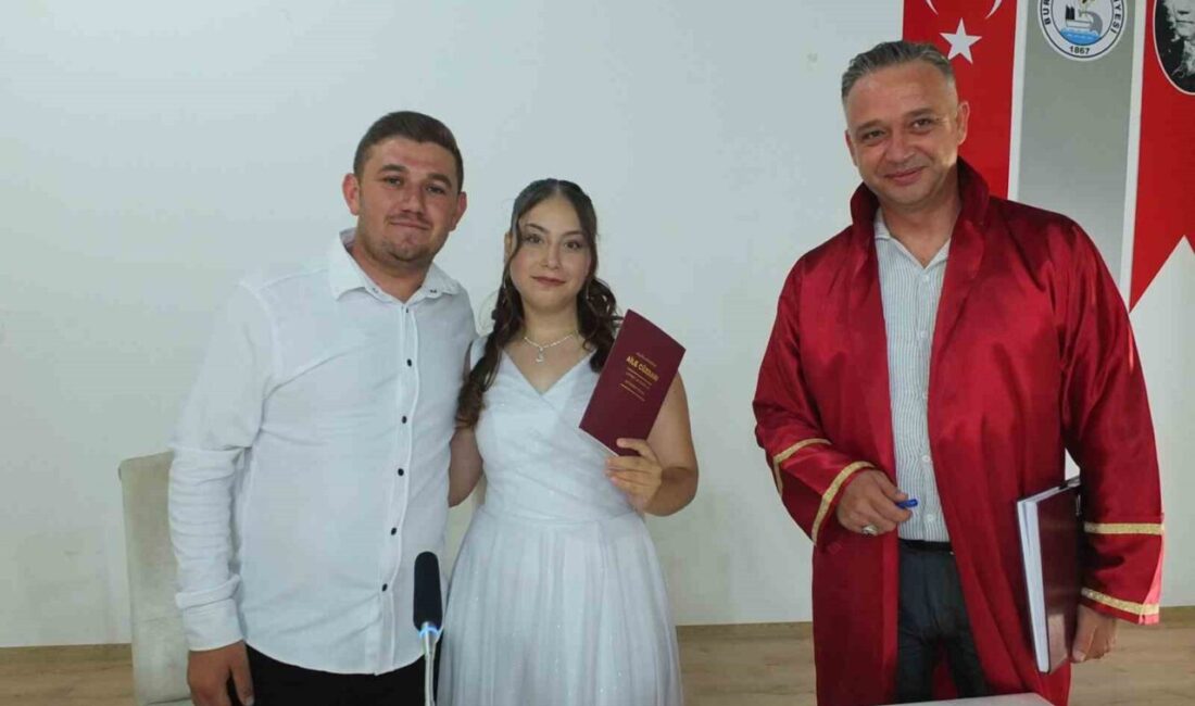 Burhaniye’de düğün sezonu devam ediyor Balıkesir’in Burhaniye ilçesinde düğün sezonu devam ederken, aylık nikah sayısı