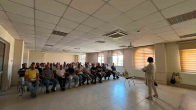 Burhaniye ilçesinde, Müftülük personeline bağımlılıkla mücadele farkındalık semineri düzenlendi. Psikolog