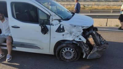 Bursa-Balıkesir Karayolu’nun Gölkıyı mevkiinde meydana gelen zincirleme trafik kazasında bir
