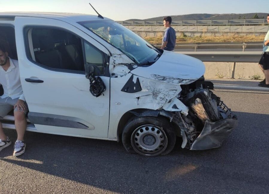 Bursa’da 5 araçlı zincirleme kaza: 1 yaralı Bursa-Balıkesir Karayolu’nun Gölkıyı mevkiinde meydana gelen zincirleme trafik kazasında bir