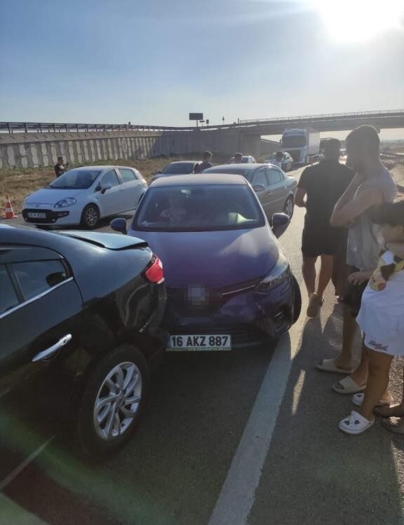 Bursa’da 5 araçlı zincirleme kaza: 1 yaralı 8 Bülten Medya -
