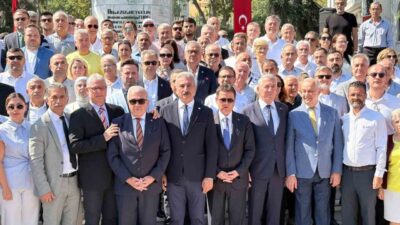 Cumhuriyet Halk Partisi’nde 91 milletvekilinin istifasıyla başlayan ayrılık süreci Bursa’da