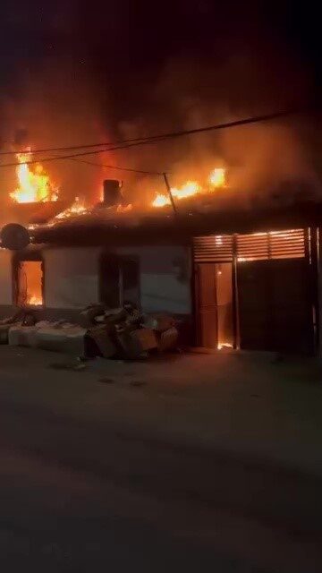 Bursa’da ev yangını: Alevler kısa sürede tüm evi sardı 12 Bülten Medya -