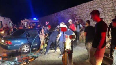 Bursa’nın İznik ilçesinde iki otomobilin kafa kafaya çarpıştığı trafik kazasında