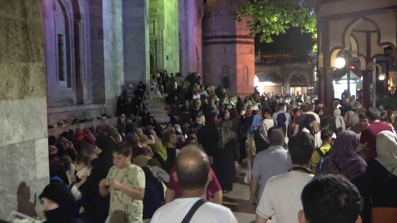 Bursa’da Mevlid Kandili Ulu Cami’de dualarla idrak edildi 20 Bülten Medya -