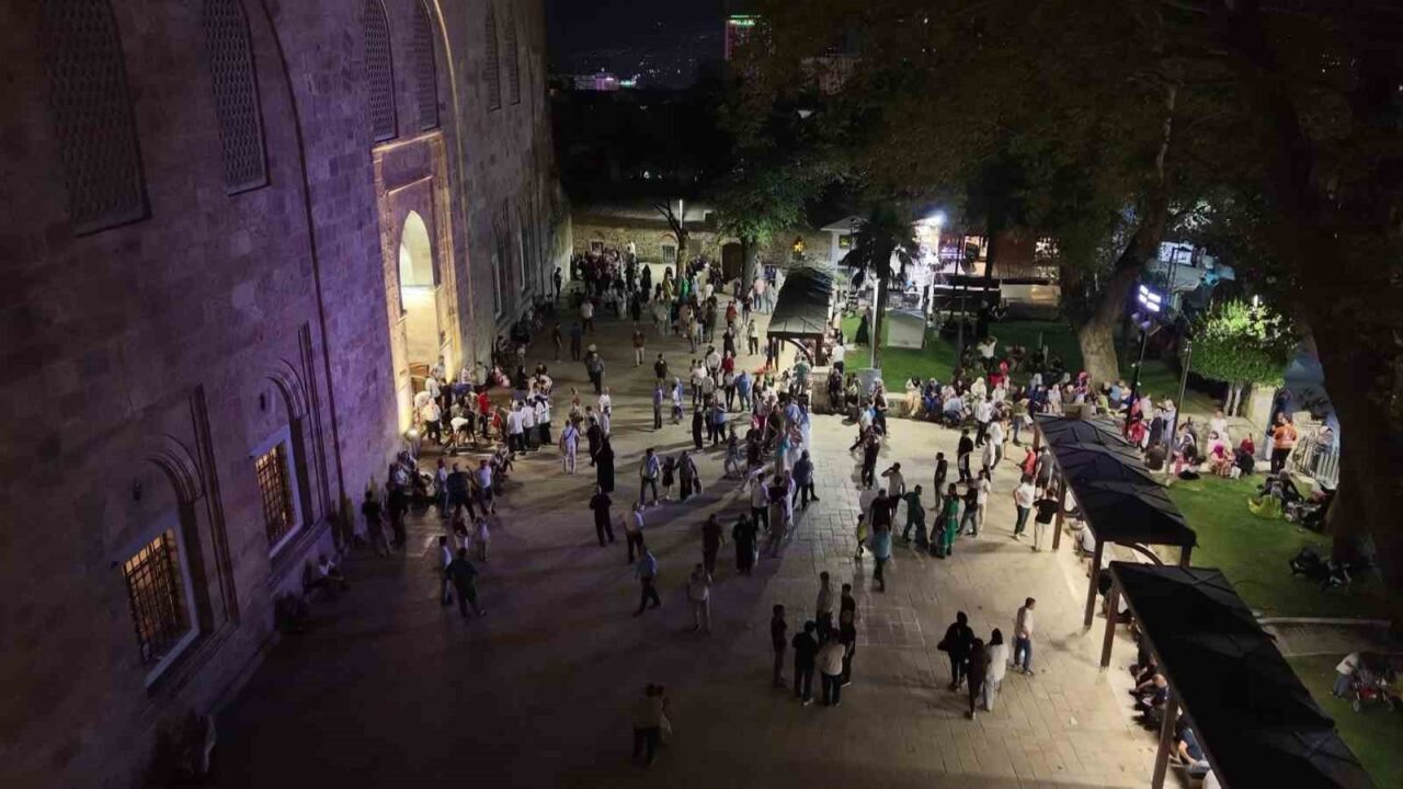 Bursa’da Mevlid Kandili Ulu Cami’de dualarla idrak edildi 19 Bülten Medya -
