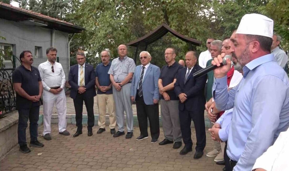 Bursa’da Molla Arap Hazretleri vefatının 495’inci yılında anıldı Bursa’da, Osmanlı döneminin önemli alimlerinden, Mohaç Zaferi’nin kahramanları arasında yer