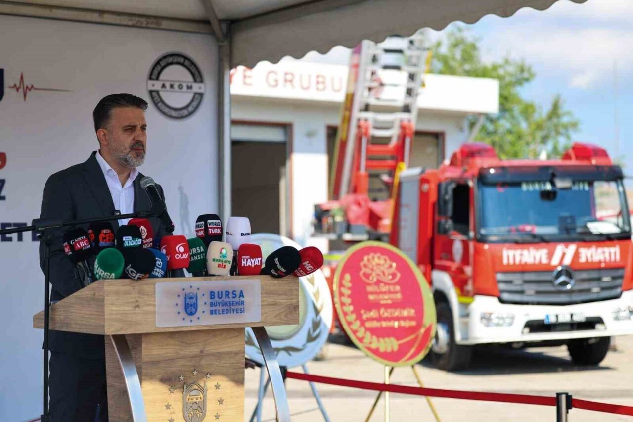 Bursa’da nefes kesen tatbikat; Türk bayrağı metrelerce yükseklikten indirildi 20 Bülten Medya -