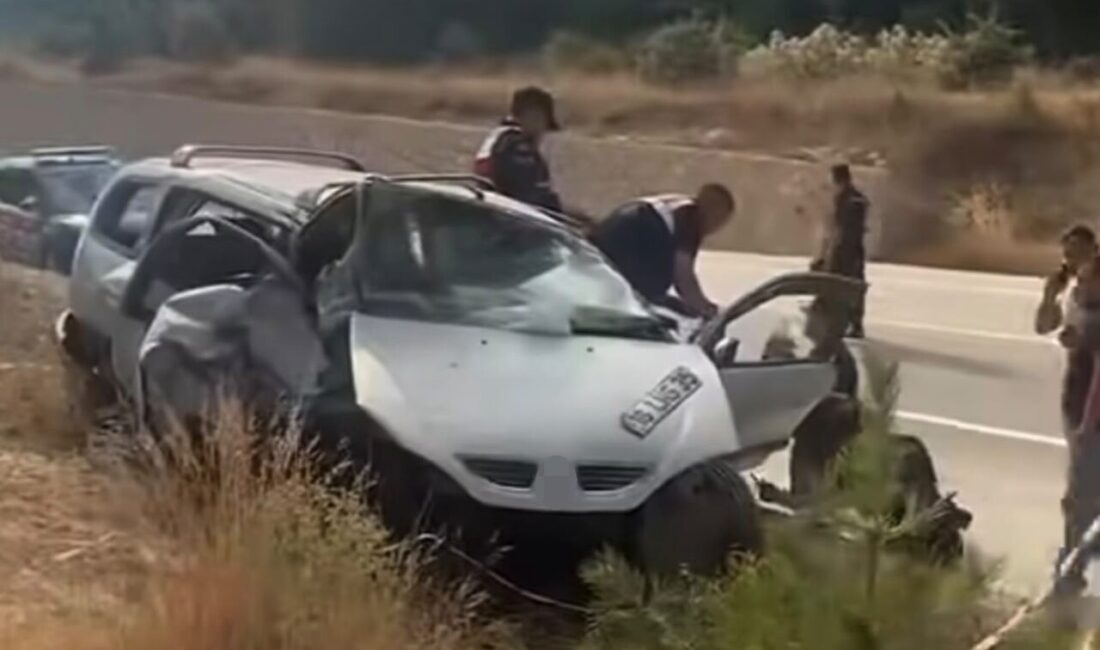 Takla atan araçtaki çift yaşamını yitirdi Bursa’nın Keles ilçesinde rahatsızlanan eşini hastaneye götüren sürücünün kullandığı otomobil,