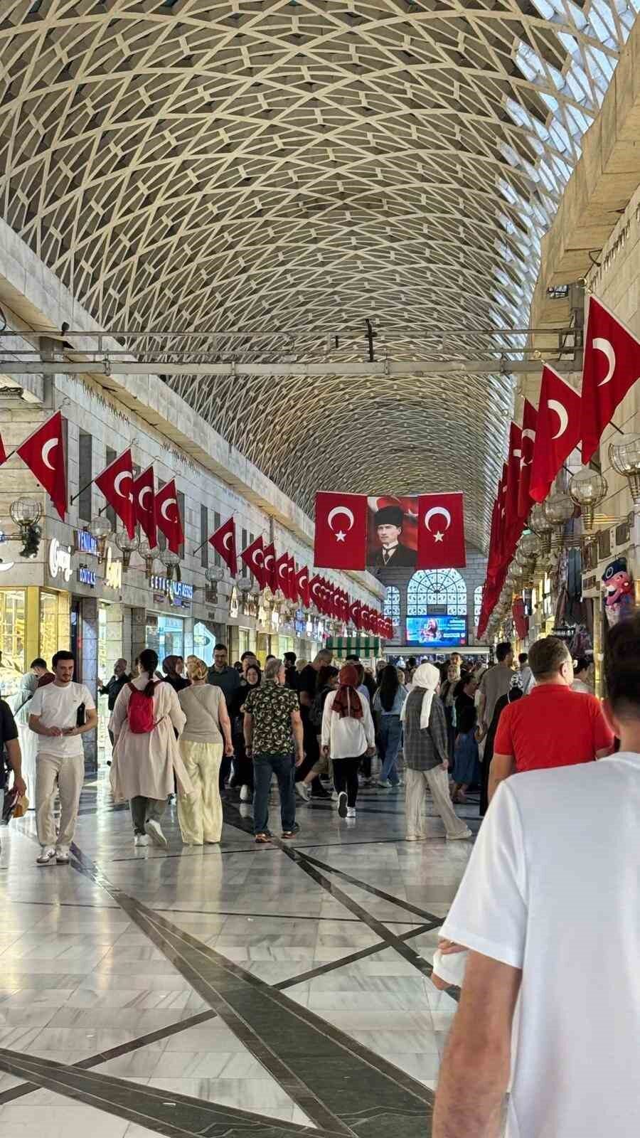 Bursa’da Tarihi Kapalı Çarşı Türk bayraklarıyla donatıldı 15 Bülten Medya -