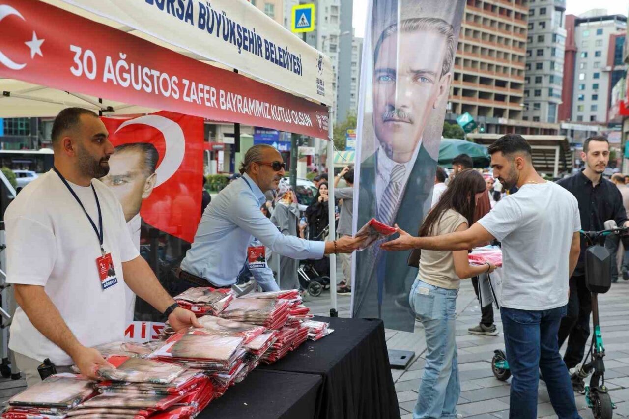 Bursa’da zafer coşkusu ay yıldız ile taçlandı 24 Bülten Medya -