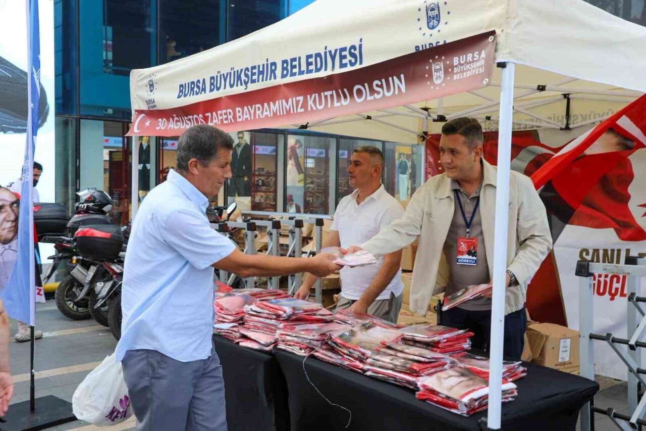 Bursa’da zafer coşkusu ay yıldız ile taçlandı 22 Bülten Medya -