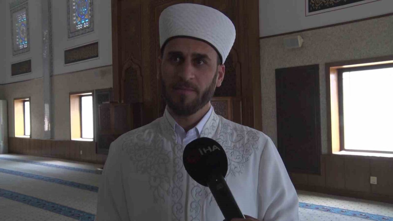 Bursa’daki ’Sunrooflu Cami’ mimarisiyle dikkat çekiyor 34 Bülten Medya -