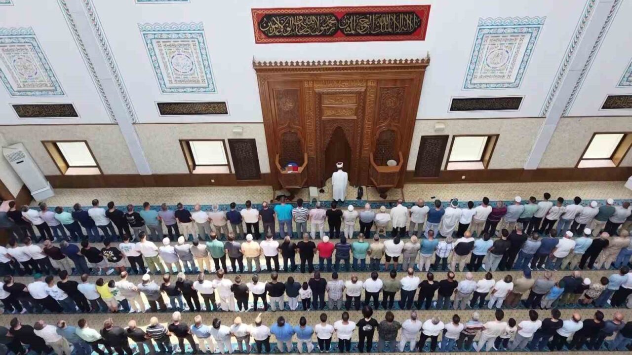 Bursa’daki ’Sunrooflu Cami’ mimarisiyle dikkat çekiyor 28 Bülten Medya -