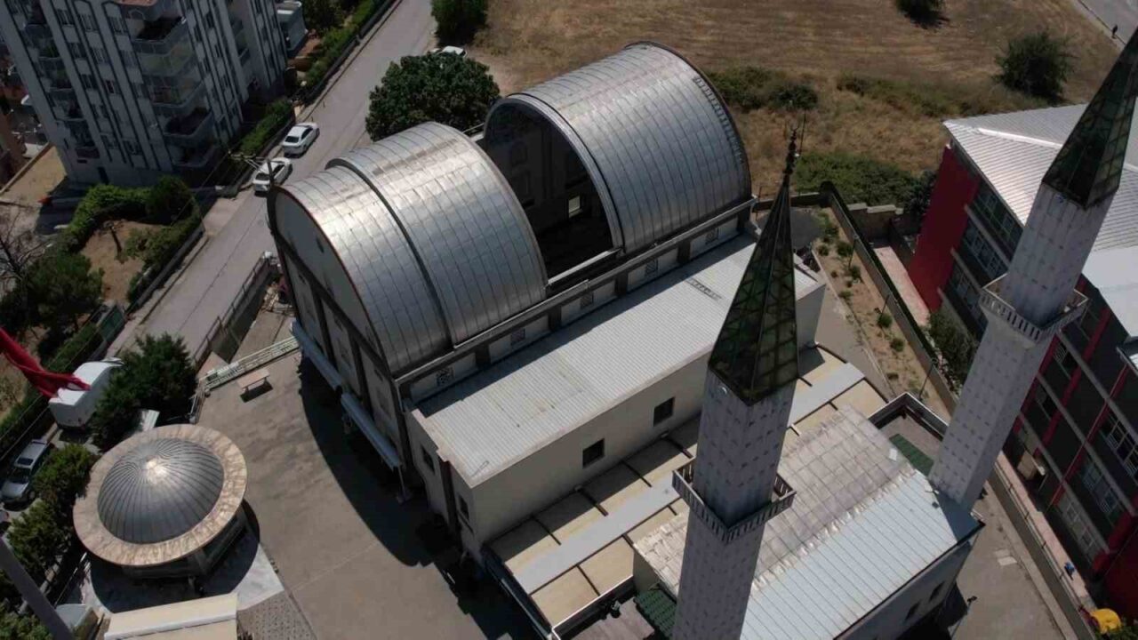 Bursa’daki ’Sunrooflu Cami’ mimarisiyle dikkat çekiyor 29 Bülten Medya -