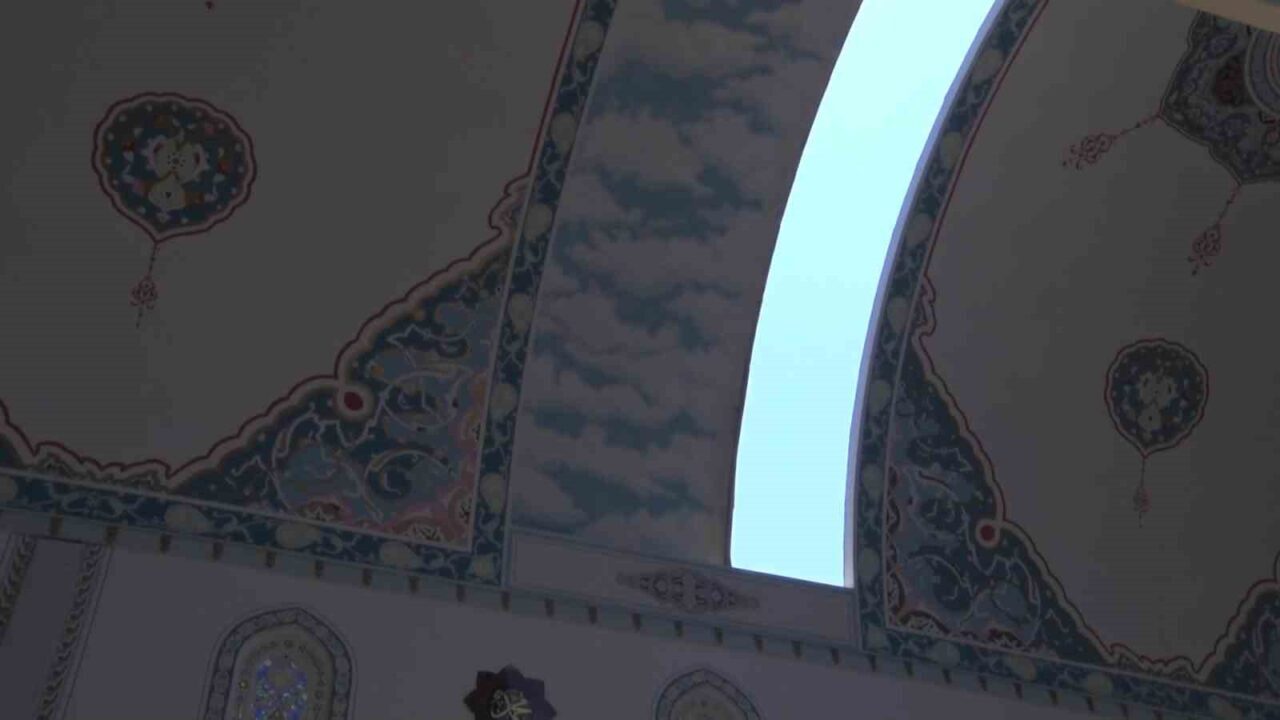 Bursa’daki ’Sunrooflu Cami’ mimarisiyle dikkat çekiyor 32 Bülten Medya -