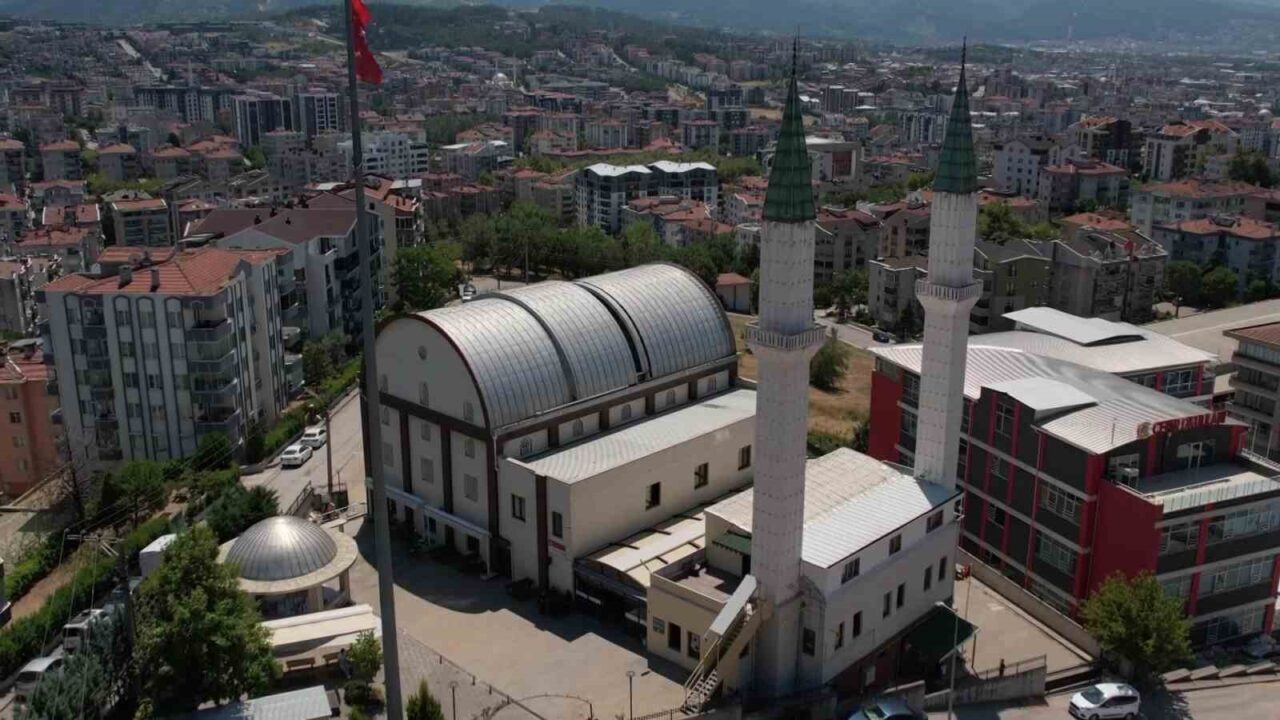 Bursa’daki ’Sunrooflu Cami’ mimarisiyle dikkat çekiyor 36 Bülten Medya -