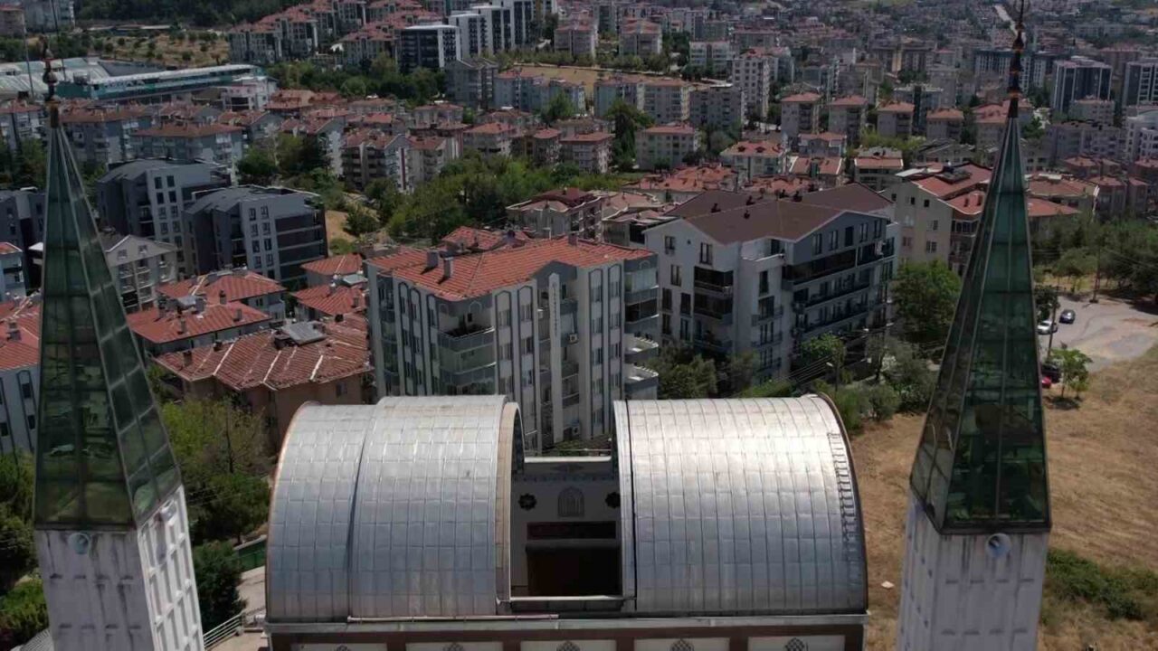 Bursa’daki ’Sunrooflu Cami’ mimarisiyle dikkat çekiyor 30 Bülten Medya -