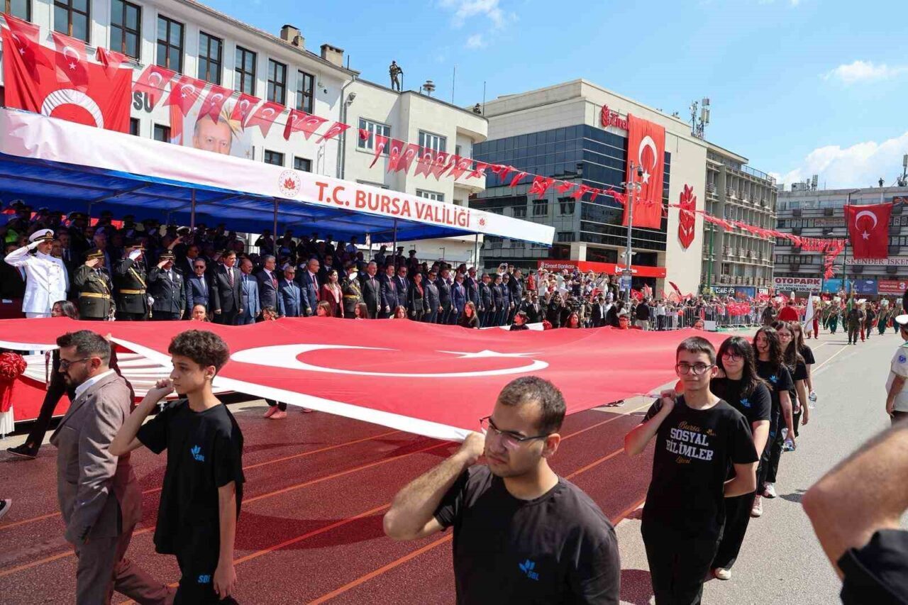 Bursalılar, 30 Ağustos Zafer Bayramı coşkusuna ortak oldu 14 Bülten Medya -