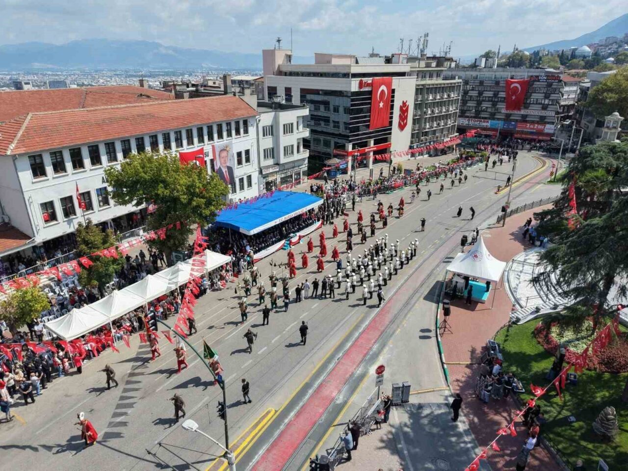 Bursalılar, 30 Ağustos Zafer Bayramı coşkusuna ortak oldu 15 Bülten Medya -